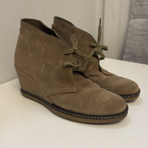 J.Crew Tan Suede Ankle Boots Size 7 - Picture 3 of 9